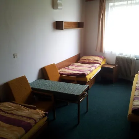 Tenis 招待所 波杰布拉迪